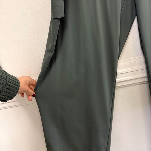 NWT Old Navy High Waisted SleekTech Wide Leg Comfy Cargo Pants 2X - Picture 2 of 7